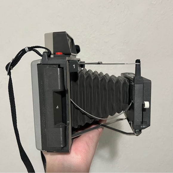 Polaroid Land Camera 220 - Picture 3 of 9